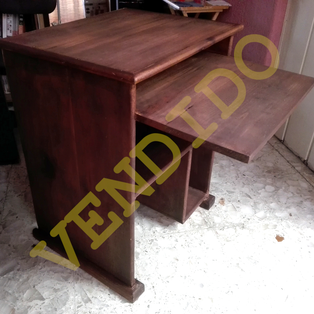 Escritorio de madera rústica para computadora